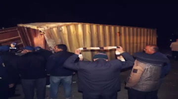 محافظ القليوبية يتولى تنسيق عمليات الإنقاذ بعد سقوط حاويات قطار طوخ وتأمين المنطقة 1